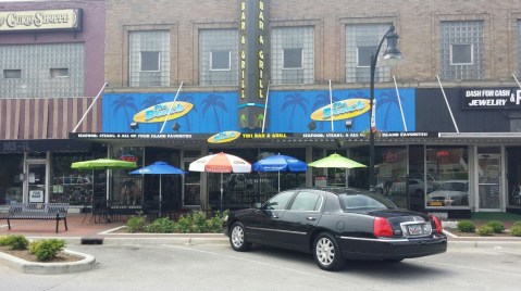 The Beach-Themed Restaurant In Indiana Where It Feels Like Summer All Year Long