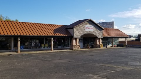 You Could Easily Spend All Weekend At This Enormous Michigan Antique Mall