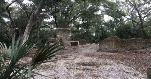 The Creepiest Hike In South Carolina Takes You Through The Ruins Of An Abandoned Plantation