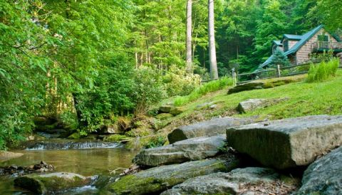 You'll Have A Front-Row View Of The North Carolina Water At These Cozy Cabins