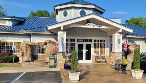 Dine With The Fishes At This One-Of-A-Kind Aquarium Restaurant In South Carolina