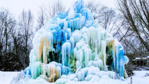 There's A Jaw-Dropping Ice Tree That's Returning To Indiana This Winter And You Need To See It