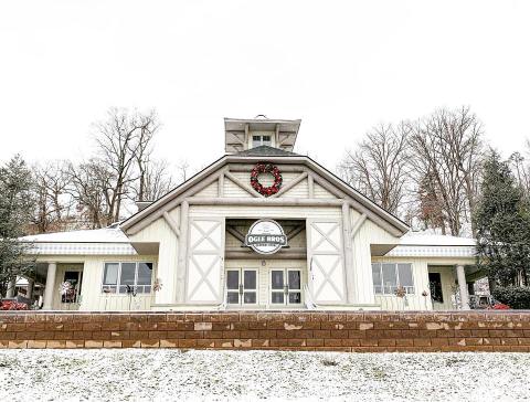 The Gigantic General Store In Tennessee You'll Want To Visit Over And Over Again