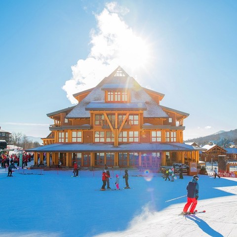 The Vermont Resort Where You Can Go Skiing, Ice Skating, And More This Winter