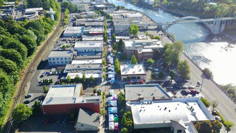 This Walkable Stretch Of Shops And Restaurants In Small-Town Oregon Is The Perfect Day Trip Destination