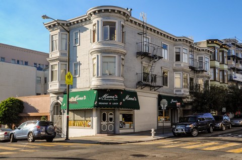 This Tiny Restaurant In Northern California Always Has A Line Out The Door, And There's A Reason Why