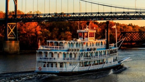 The Amazing Iowa Restaurant You Can Only Get To By Boat