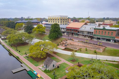 This Friendly Town In Louisiana Is The Perfect Day Trip Destination