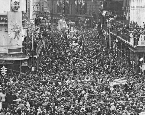 These Vintage Pics Of Mardi Gras Parades In Louisiana Show Just How Much It Has Changed