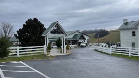 You'll Have Loads Of Fun At This Farm In Tennessee With Incredible Southern-Style Homecooked Meals