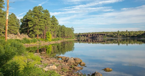 There's A Lake Hiding In An Arizona Town Where You Can Camp Year-Round