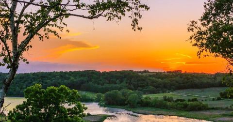 The Creepiest Hike In Wisconsin Takes You Through The Ruins Of An Abandoned Farm