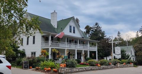 Few People Know One Of The Nicest Restaurants In America Is Hiding In Small-Town Wisconsin