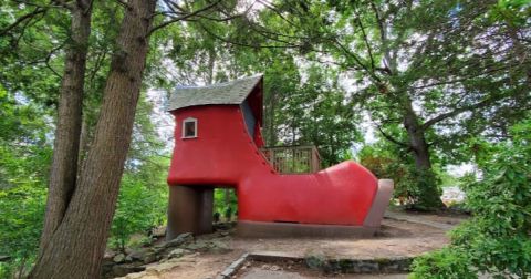 The Creepiest Hike In New Hampshire Takes You Through The Ruins Of An Abandoned Zoo