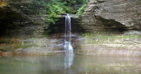 These 9 Hidden Waterfalls In Illinois Will Take Your Breath Away