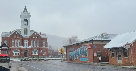 The Mountain Town In Georgia That Comes Alive During The Winter Season