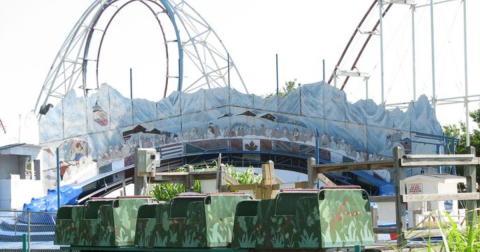 Everyone In Indiana Should See What’s Inside The Gates Of This Abandoned Theme Park and Zoo