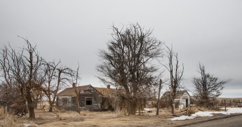 These Abandoned Farmhouses Spread Across The Washington Countryside Are Eerily Beautiful