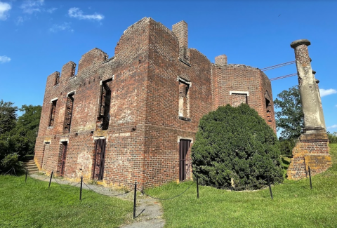 Explore The Ruins Of This 200-Year-Old Home In Virginia