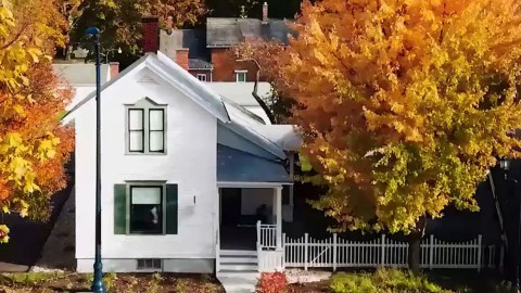 There's A Vintage Vrbo In Michigan And It's Just Like Spending The Night In The 1950s