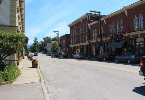 This Walkable Stretch Of Shops And Restaurants In Small-Town Vermont Is The Perfect Day Trip Destination