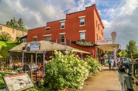 This Walkable Stretch Of Shops And Restaurants In Small-Town West Virginia Is The Perfect Day Trip Destination