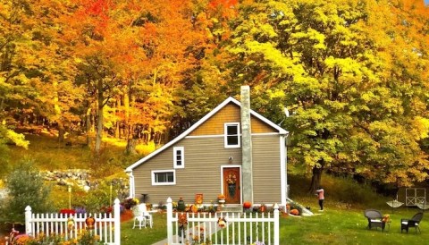 There's A Mountain Hideaway-themed Vrbo In New Jersey And It's Just Like Spending The Night In The Waltons