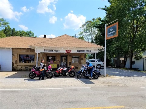 This Old-Time General Store Is Home To The Best Bakery In Arkansas