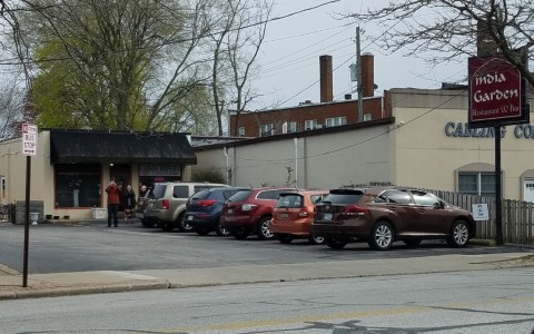 This Tiny Restaurant Near Cleveland Always Has A Line Out The Door, And There's A Reason Why