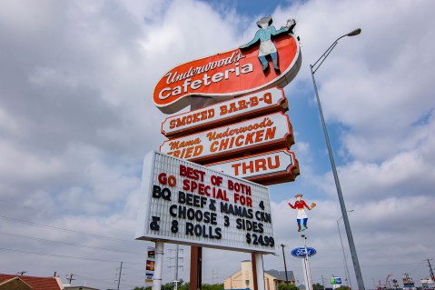 The Cafeteria-Style Restaurant With Some Of The Best Home-Cooked Food In Texas