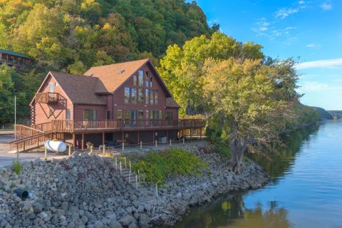 Perched Right On The Mississippi River, This Iowa Cabin Is The Ultimate Getaway Destination