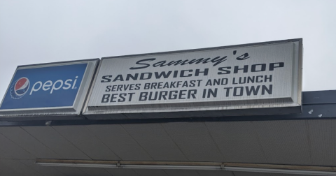 For The Best Burger Of Your Life, Head To This Hole-In-The-Wall Restaurant In Alabama