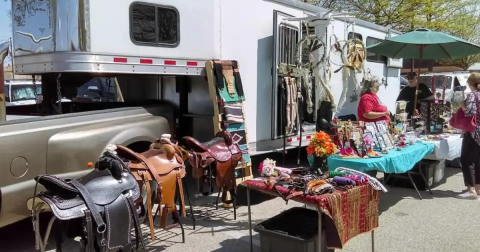 The Amish Flea Market Every Illinoisian Needs To Explore At Least Once