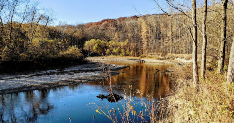 The Marvelous 4.8-Mile Trail In Illinois Leads Adventurers To A Little-Known Scenic Overlook