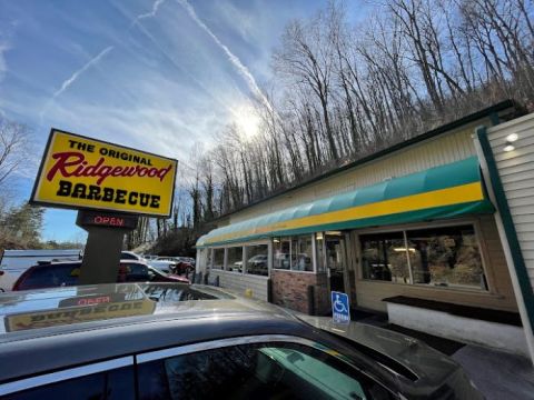 Some Of The Most Mouthwatering BBQ In Tennessee Is Served At This Unassuming Local Gem