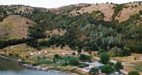 People Flock To This Tiny Idaho Town To Experience Mineral Hot Springs