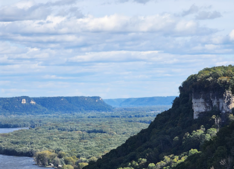 You'd Never Know One Of The Most Incredible Natural Wonders In Minnesota Is Hiding In This Tiny Park