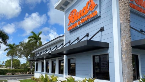 The Unassuming Florida Restaurant That Serves The Best Fried Chicken You've Ever Tried