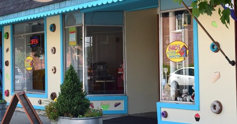 People Are Going Wild Over The Handmade Donuts At This Small West Virginia Cake Shop