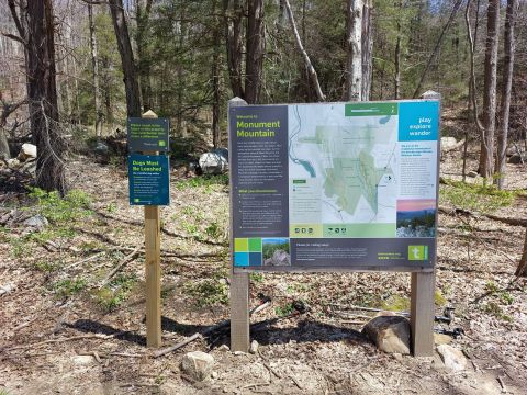 You'd Never Know One Of The Most Incredible Natural Wonders In Massachusetts Is Hiding In This Tiny Park