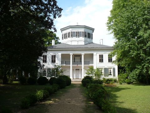 Once Abandoned And Left To Decay, The Waverly Mansion In Mississippi Has Been Restored To Its Former Glory