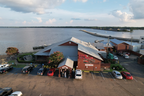 This Waterfront Restaurant In Mississippi Is Such A Unique Place To Dine