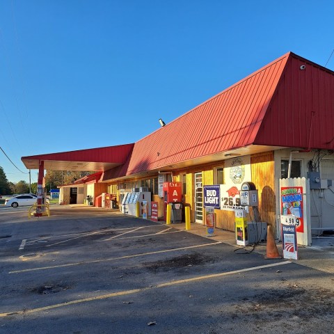 You Wouldn't Expect One Of The Best Ribeye Burgers In Arkansas To Be From A Gas Station, But It Is