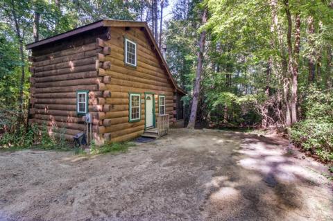 Enjoy Some Much Needed Peace And Quiet At This Charming Georgia Cabin