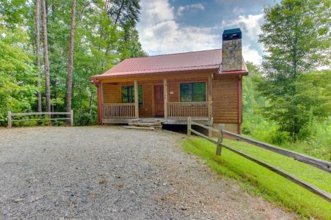 Soak In A Hot Tub Surrounded By Natural Beauty At This Epic Cabin In Georgia