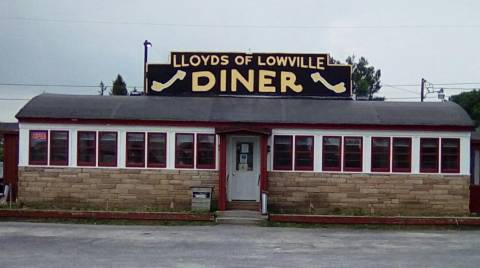 It Should Be Illegal To Drive Through Lowville, NY Without Stopping At Lloyd's Of Lowville Diner