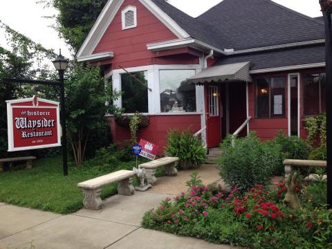 Dine At The Historic Spot In Alabama Where Paul 'Bear' Bryant Dined