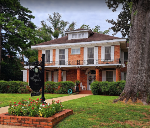 Built In 1841, The Steel Magnolia House Is A Historic B&B In Louisiana That Was Once A Film Location