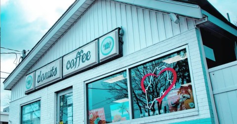 People Are Going Wild Over The Handmade Treats At This Maine Donut Shop