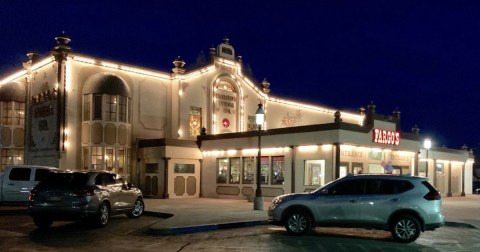 The Largest Pizza Restaurant In Colorado Has Multiple Floors, Dining Rooms, And An Unforgettable Menu